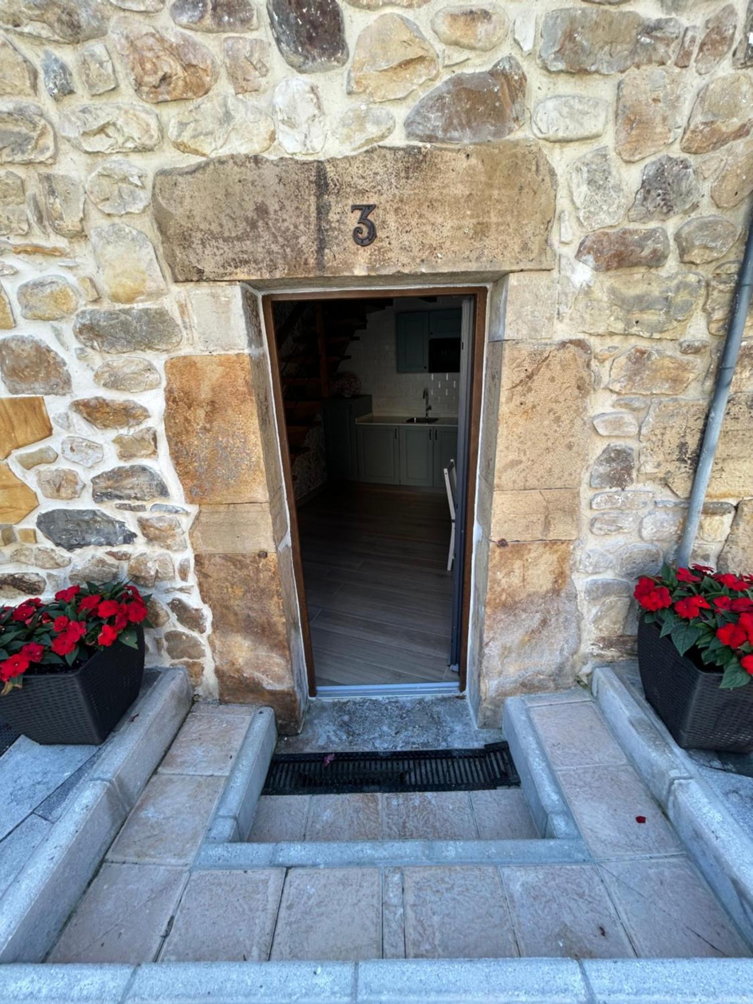 Apartamentos San Roque Arenas De Cabrales Buitenkant foto