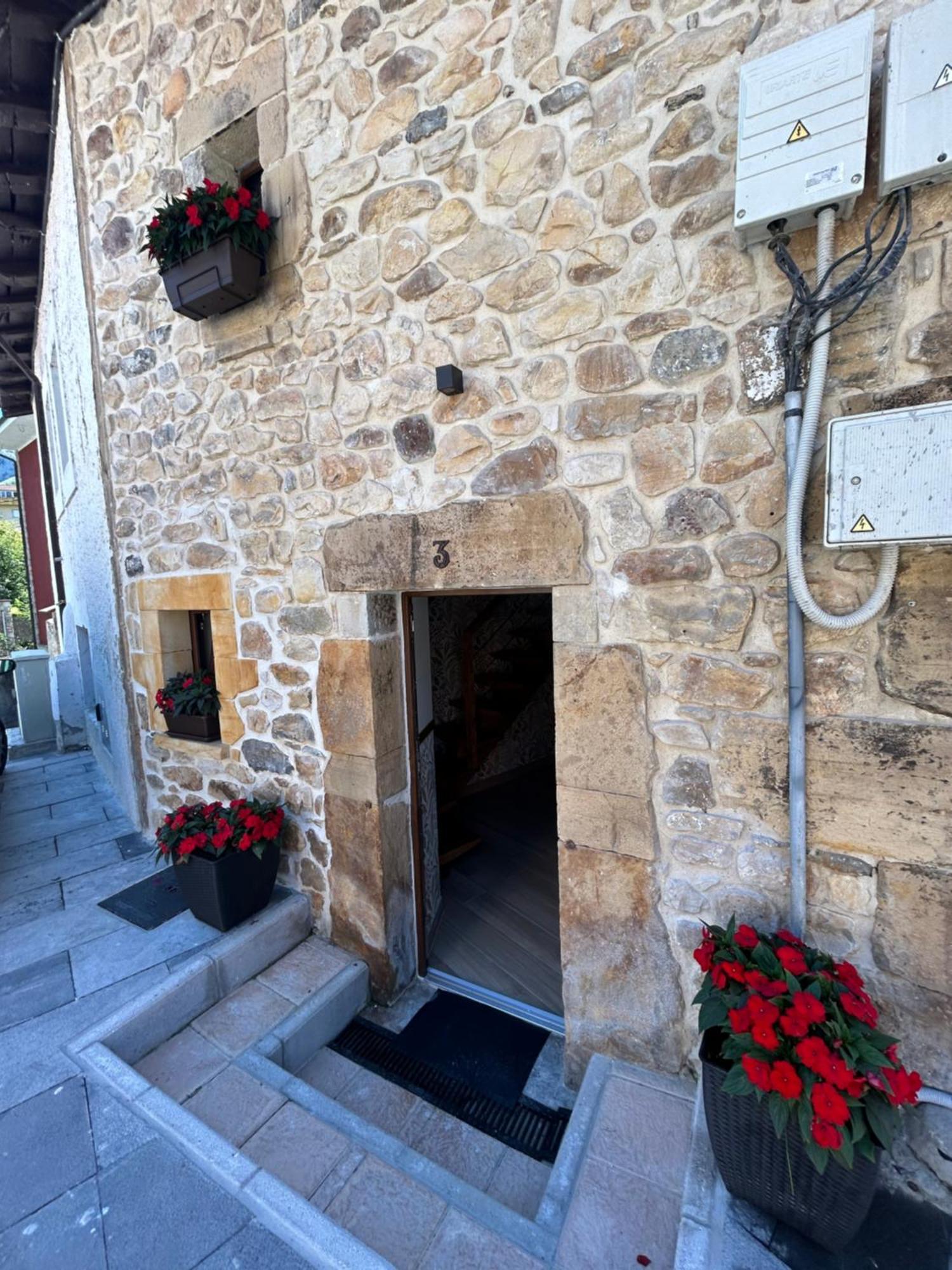 Apartamentos San Roque Arenas De Cabrales Buitenkant foto